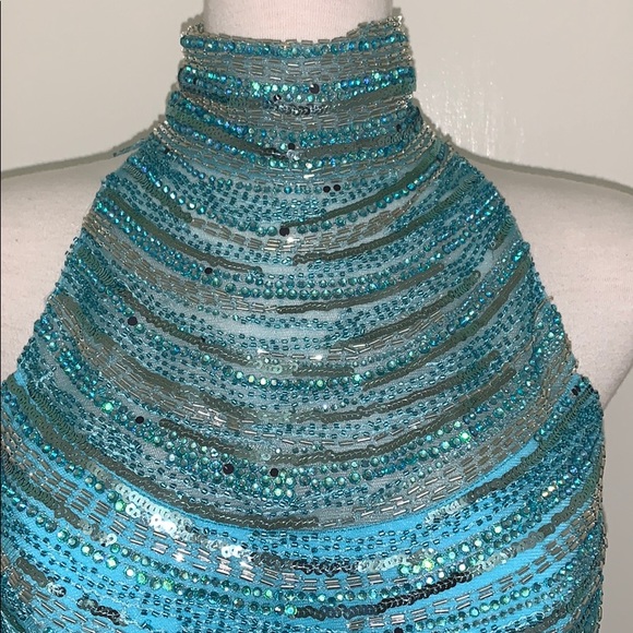 Elegant teal open back two piece - Picture 3 of 7